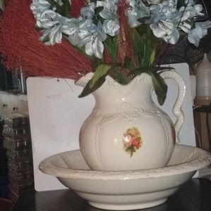 Vintage wash bowl and pitcher